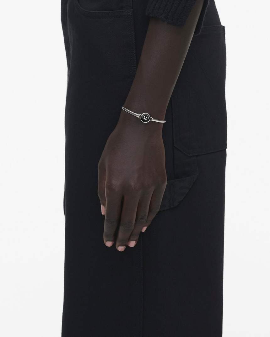 de armband met knoopscharnier