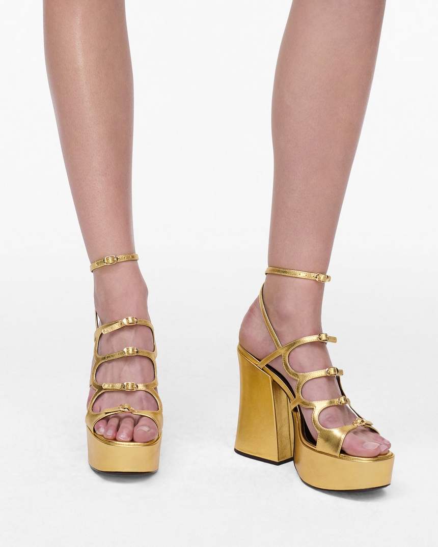 de metallic leren kiki platform sandaal