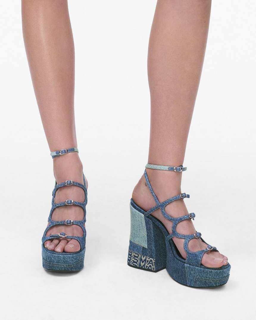 de gedeconstrueerde denim kiki platform sandaal
