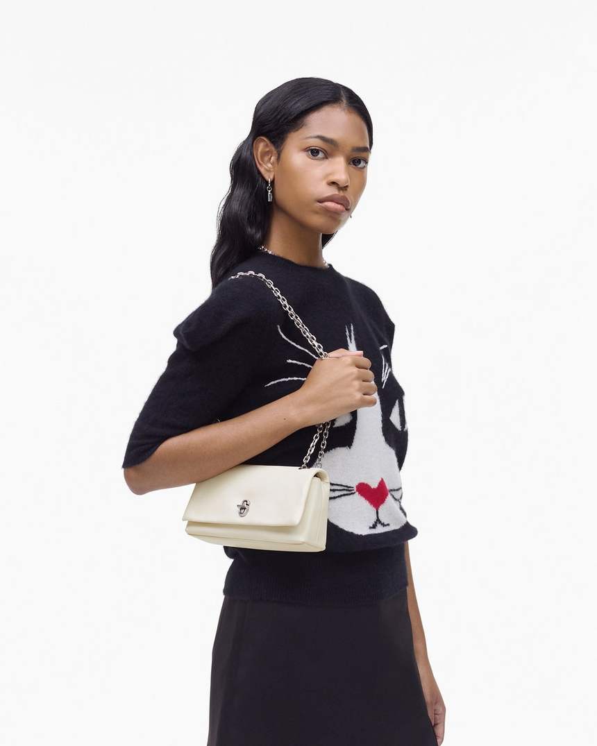 de mini-tas met dubbele ketting
