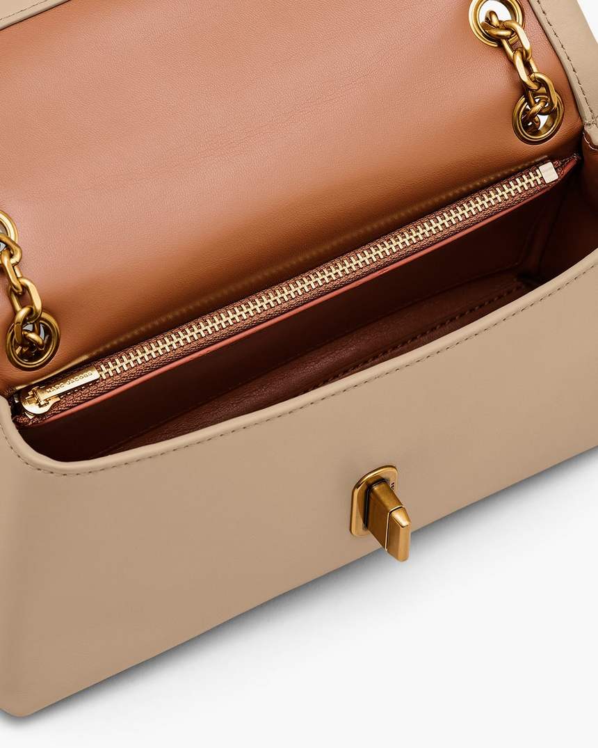 de mini-tas met dubbele ketting