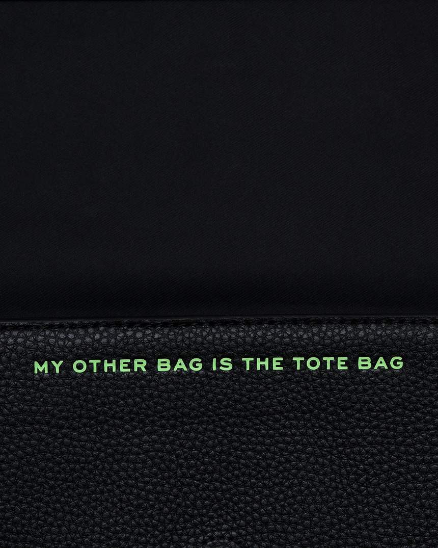 de mini-tas met stickerpatch